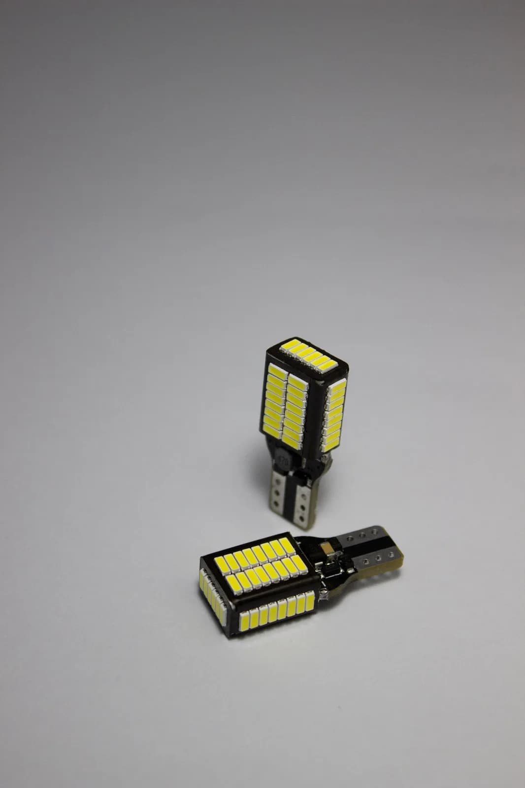 T15 B6 3704 White 12-24V