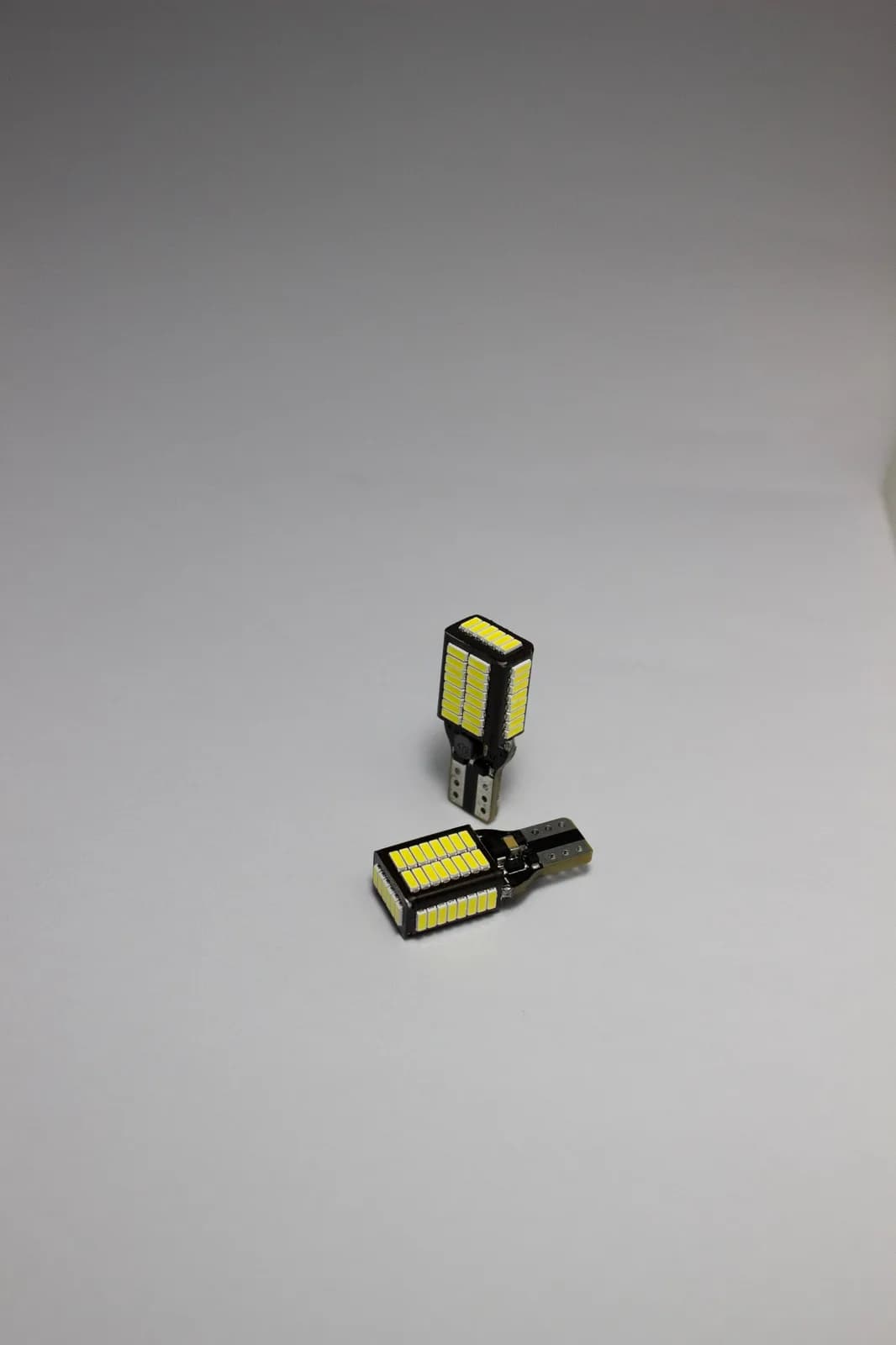 T15 B6 3704 White 12-24V